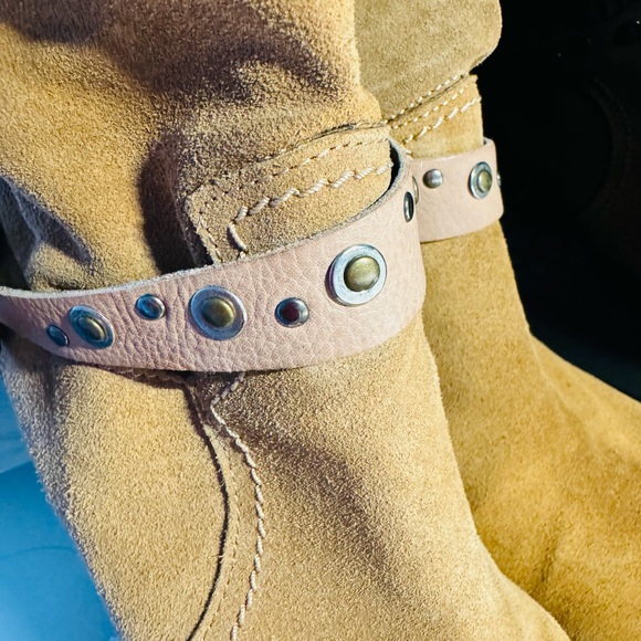 Andre’ Assous suede boot - Picture 7 of 9